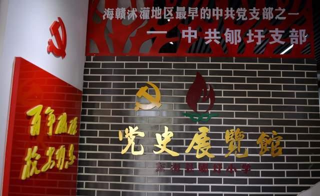 郭沫若死后，妻子在遗物中发现一张照片，不久便悬梁自尽，为什么